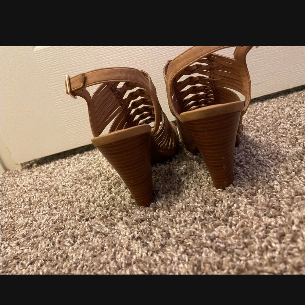 Heels 👠 - Picture 3 of 4